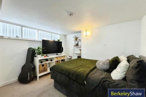 Bedroom 2 (2)