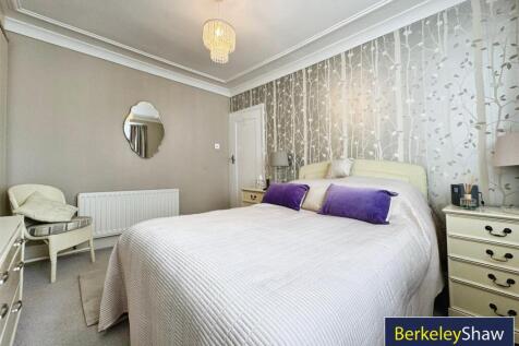 Bedroom 1 (2)