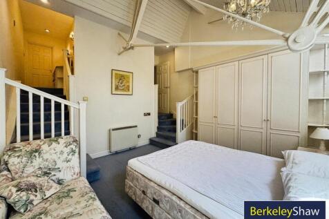 Master bedroom  (2)