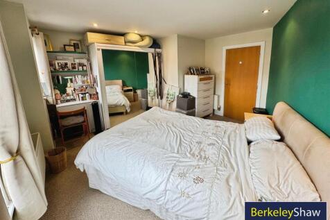 Bedroom 1 (2)