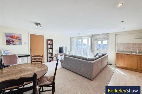 Kitchen diner/living space (2)