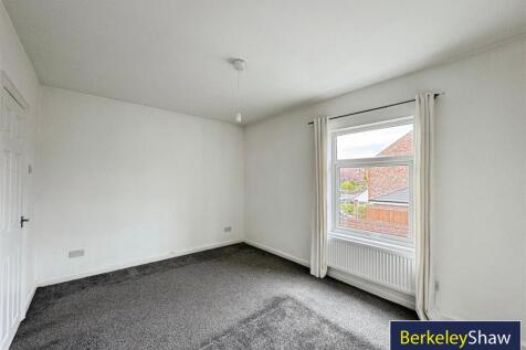 Bedroom 1 (2)