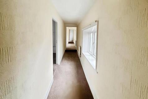 47feac62-hallway.jpg