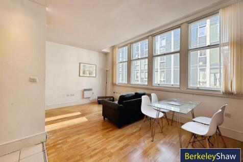 Living/dining area