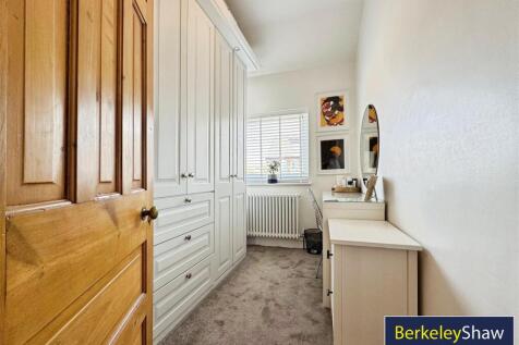 Bedroom 4/dressing room