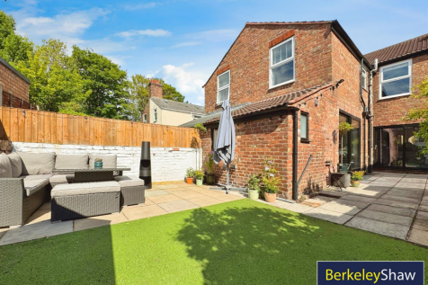 Rear garden (2)