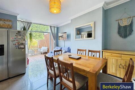 Dining area (2)