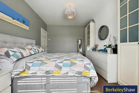 Bedroom 1 (2)