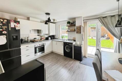 Kitchen/ Dining Room