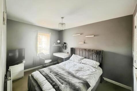 Master Bedroom with En-Suite
