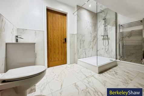 Bedroom 5 en-suite