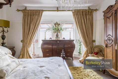 Bedroom 1 (2)