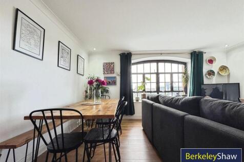 Living/dining area (2)
