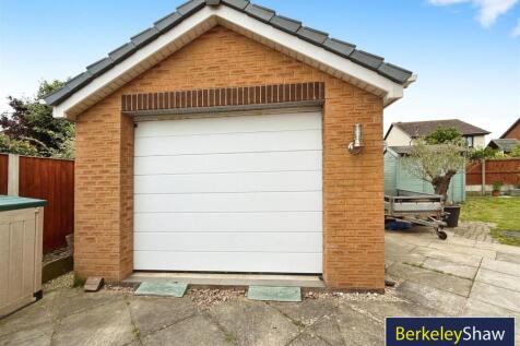 Detached Garage - Large