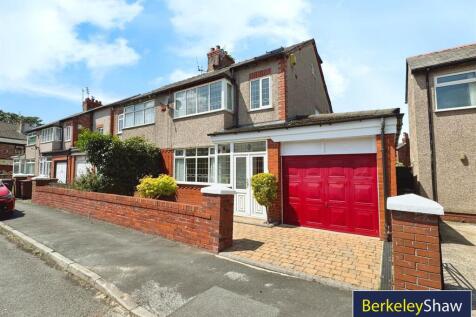 Moorgate Avenue, Crosby