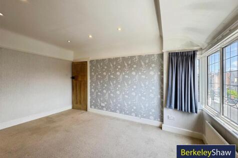Moorgate Avenue, Crosby