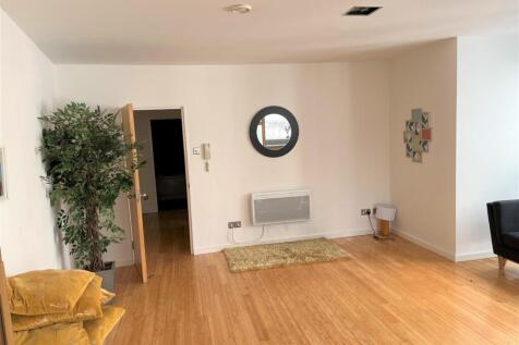 Open plan lounge/ kitchen