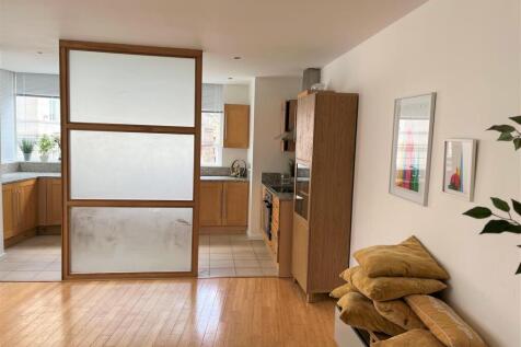 Lounge/ Kitchen