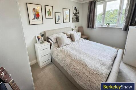 Bedroom 2 (2)