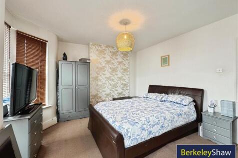 Bedroom 1 (2)