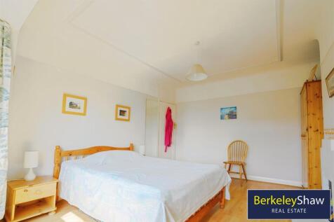 Bedroom 1 (2)