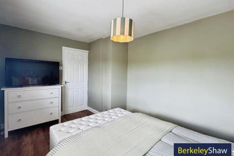 Bedroom 1 (2)