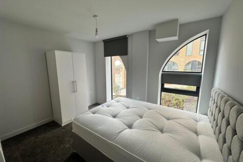 Bedroom 1.jpg