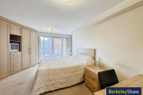 Master bedroom (2)