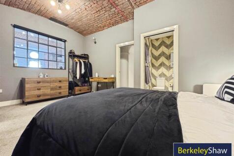 Master bedroom (3)