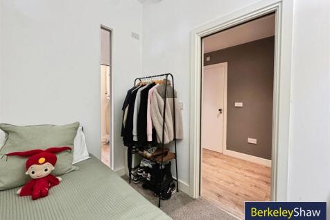Bedroom 2 (2)