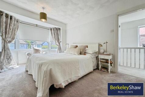 Bedroom 1 (2)
