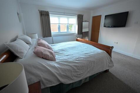 Bedroom 2 (2)