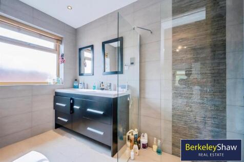 Bedroom 1 En-suite