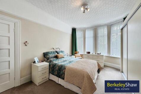 Bedroom 1 (2)