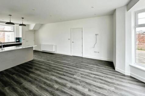 Open Plan Lounge / Kitchen