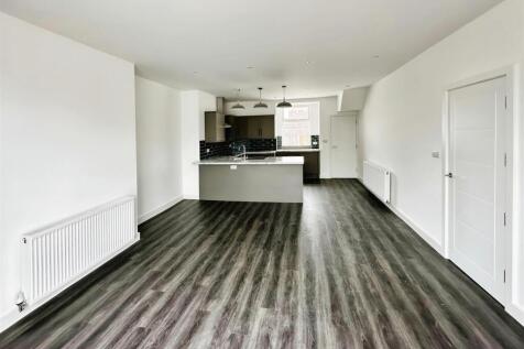 Open Plan Lounge / Kitchen