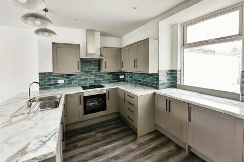 Open Plan Lounge / Kitchen