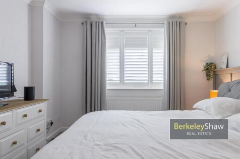 Bedroom 1 (2)