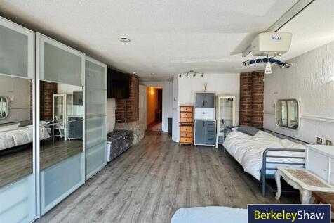 Master bedroom (2)