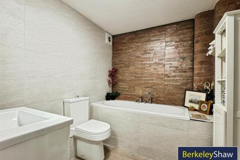 En-suite bathroom