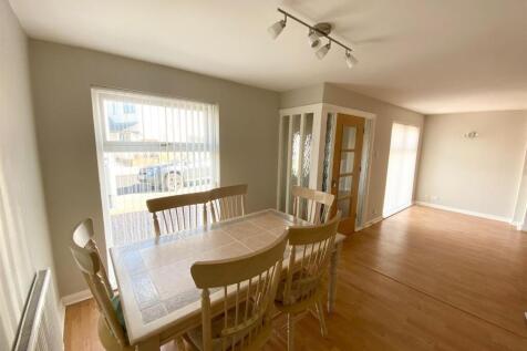 Dining room a.jpg