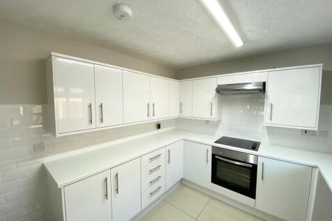 Kitchen b.jpg