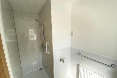 ensuite shower.jpg