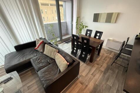 Lounge/Dining