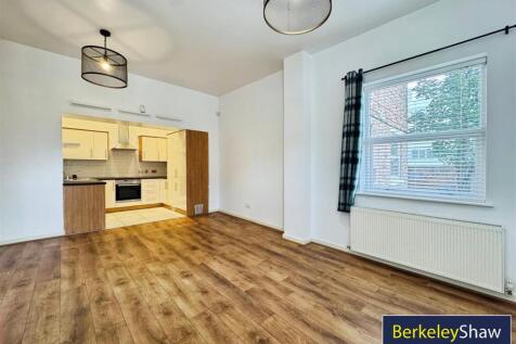 Open plan kitchen diner/living