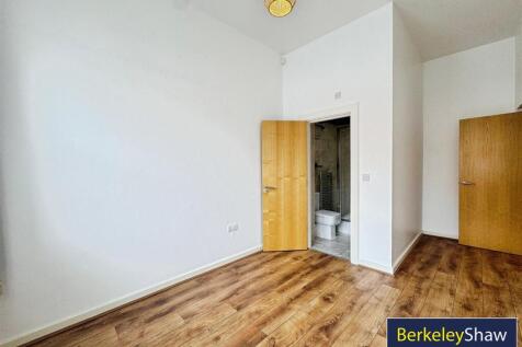 Bedroom 1 (2)