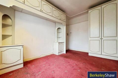 Bedroom 1 (2)