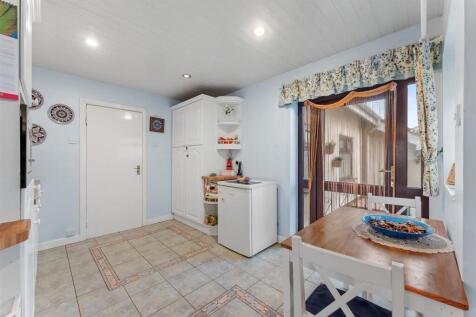 Margaret Road - Kitchen (2)