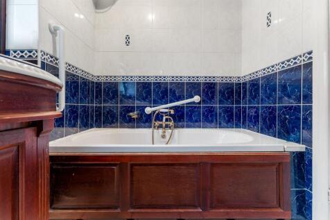 Margaret Road - Bathroom (2)