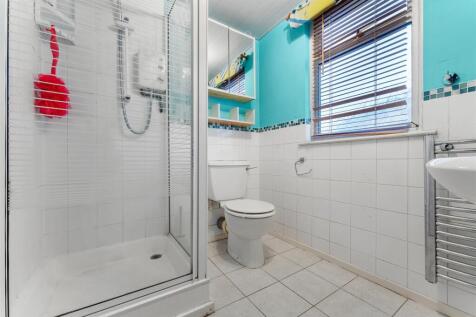 Margaret Road - Shower room